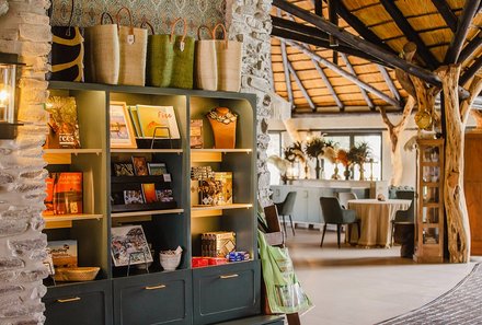 Familienreisen Namibia - Okapuka Safari Lodge - Pirsch - Souvenirshop