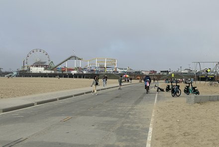 USA Familienreise - USA Westküste for family - Los Angeles - Blick auf Vergnügungspark am Santa Monica Pier