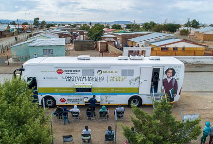 CO2-Kompensation bei For Family Reisen - Emissionskompensation Familienurlaub - ClimatePartner - Hilfebus - Südafrika