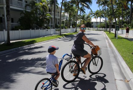 Florida Familienreise - Nadja und Kind beim Rad fahren