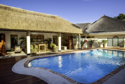 Botswana Fly-In-Safari individuell - Ilala Lodge Hotel - Pool
