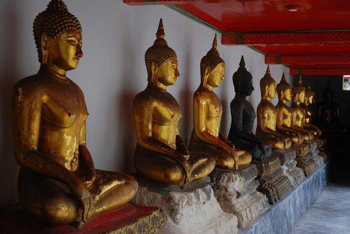 Südostasien Urlaub mit Kindern - Asien mit Kindern - Buddhistische Statuen