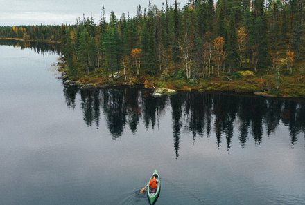 Finnland Familienreise - Finnland for family - Kanufahrt auf Fluss im Oulanka Nationalpark