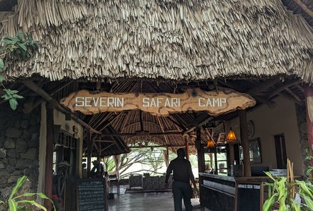 Kenia for family individuell deluxe - Tsavo West Nationalpark - Severin Safari Camp - Eingang