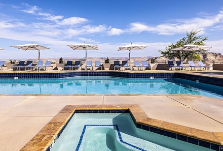 USA Südwesten mit Kindern - USA Westküste for family individuell - Abenteuer im Wilden Westen - Freizeit am Hotelpool - Lake Powell Resort