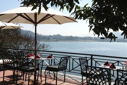 Nepal Familienreisen - Nepal for family - Waterfront Resort - Restaurant