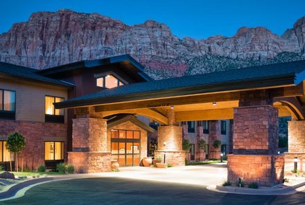 USA Südwesten mit Kindern - USA for family individuell - Kalifornien, Nationalparks & Las Vegas - Springdale - Hampton Inn & Suites Springdale/Zion Nationalpark - Außenansicht