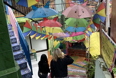Bali mit Jugendlichen - Java & Bali Family & Teens - bunte Regenschirme