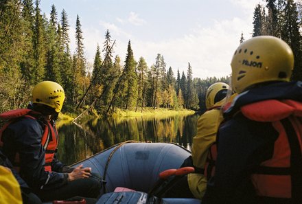 Finnland mit Kindern - Finnland Urlaub mit Kindern - Familienurlaub Finnland - Kids beim Rafting