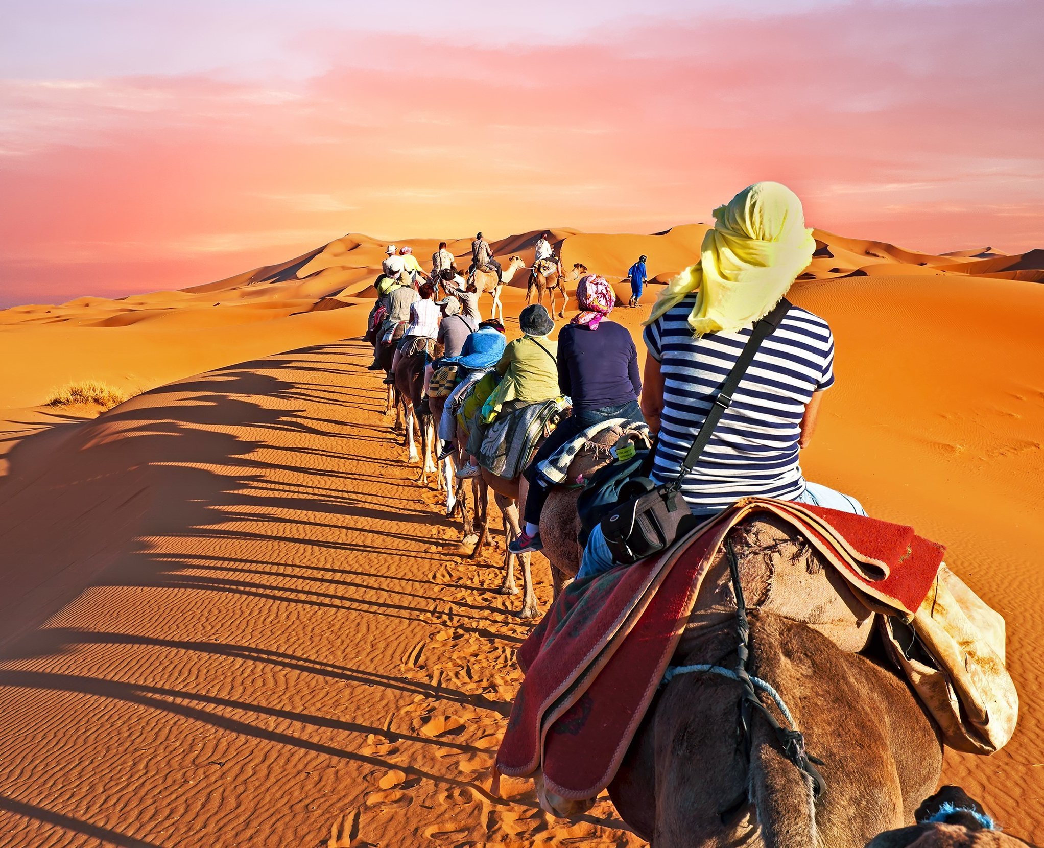 Familienreisen mit Jugendlichen - Family & Teens Angebot - Wüstenwanderung mit Kamelen