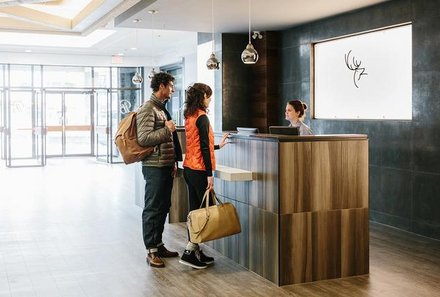 Westkanada for family - Elk + Avenue Hotel - Rezeption