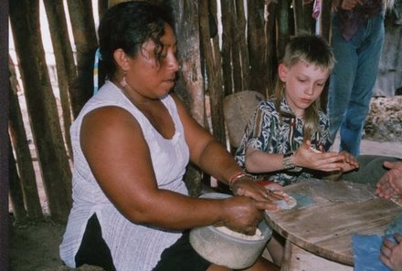 Mexiko mit Kindern - Mexiko Familienreise - Gemeinsames Tortilla backen