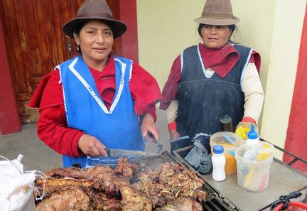Familienreise Galapagos und Ecuador - Galapagos Family & Teens - Einheimische am Essensstand