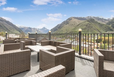 Georgien Familienreise individuell - Hotel Memoir - Terrasse