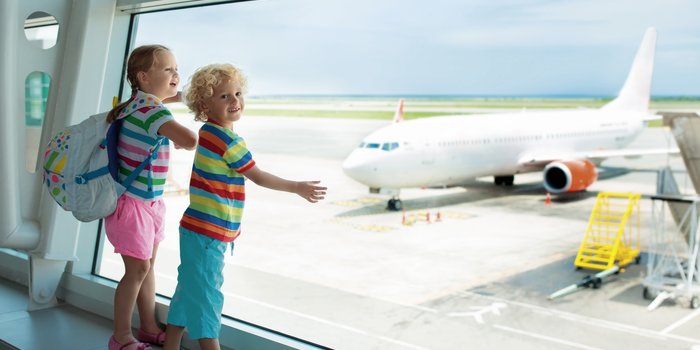 Reisespiele für Kinder - Beschäftigungsideen für Kinder im Auto und Flugzeug - Kinder am Flughafen