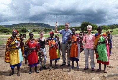 Kenia Familienreise - Kenia Family & Teens - Gruppe mit Massai