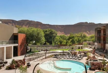 USA Südwesten mit Kindern - USA Westküste for family individuell - Abenteuer im Wilden Westen - Freizeit am Hotelpool - Moab Hoodoo by Hilton