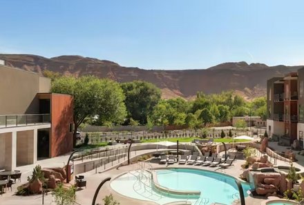 USA Südwesten mit Kindern - USA Westküste for family individuell - Abenteuer im Wilden Westen - Freizeit am Hotelpool - Moab Hoodoo by Hilton