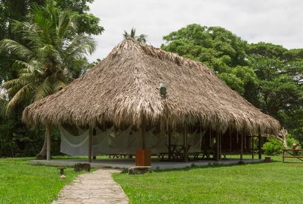 Kolumbien Familienreise - Kolumbien Family & Teens - Tayrona Nationalpark - Hängematten-Camp von außen