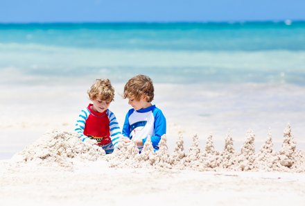 Mexiko Familienreise - Mexiko for family - Playa del Carmen - Kinder spielen mit Sand