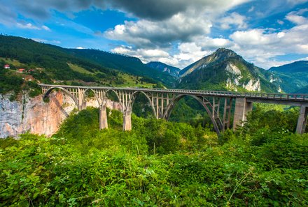 Montenegro mit Kindern - Montenegro Familienurlaub - Tara-Schlucht - Brücke