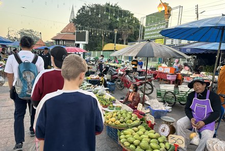 Thailand Familienreisen - Thailand Family & Teens - Marktbesuch mit Kindern