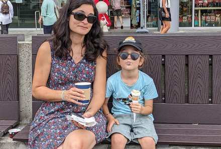 Ostkanada for family - Familienurlaub Ostkanada - Mutter und Kind essen Eis