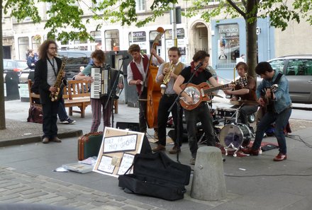 Schottland Familienreise - Schottland mit Kindern - Edinburgh Straßenmusikanten