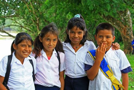 Costa Rica Fernreisen mit Kindern - die beliebtesten Familienreisen von For Family Reisen - Schulkinder in Costa Rica