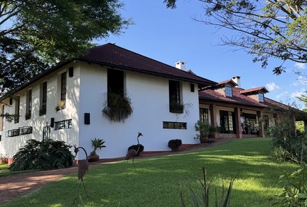 Familienreise Tansania - Tansania mit Teens - Bashay Rift Lodge - Unterkunft mit Gartenanlage