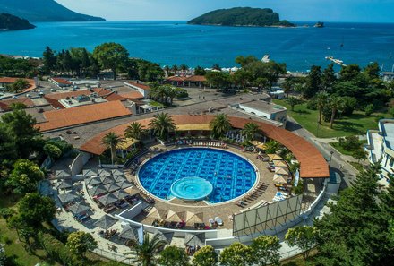 Familienreise in Montenegro - Montenegro mit Kindern - Slovenska Plaza Resort Budva - Resort von oben 