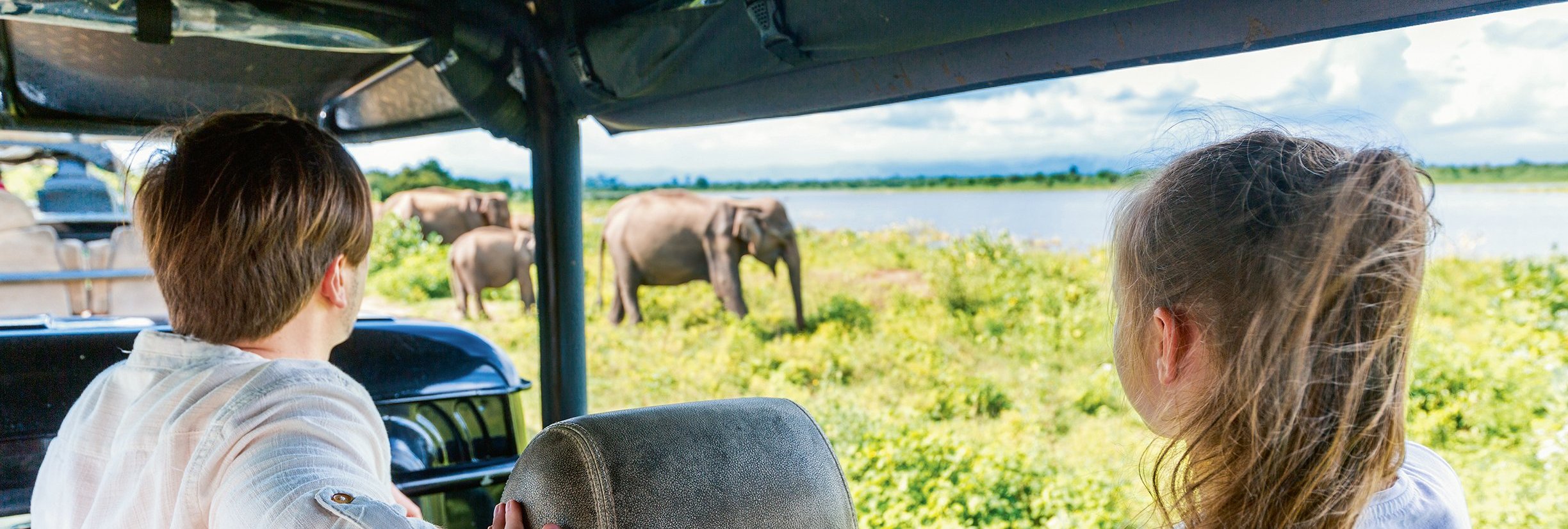 Sri Lanka Familienreise - Kinder auf Safari zu Elefanten