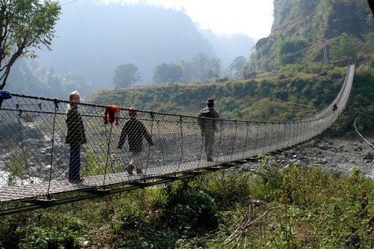 Nepal mit Kindern - Hängebrücke