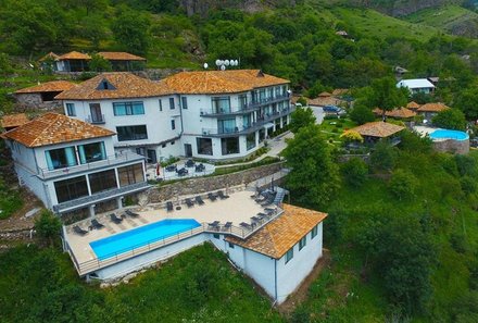 Georgien Familienreise individuell - Vardzia Resort - Außenansicht