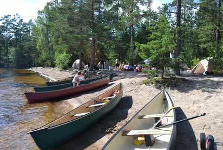 Familienreisen Schweden - Schweden for family im Kanu - Kanus am Zeltlager