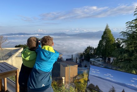 Nepal Familienreisen - Nepal for family - Ausblick auf Kathmandu im Nebel