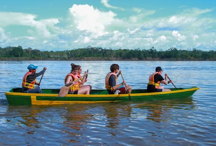 Peru Familienreise - Peru Family & Teens - Gruppe bei Bootsfahrt