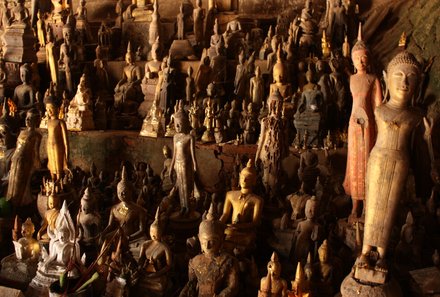 Laos und Vietnam Familienreise - Laos und Vietnam Reise mit Kindern - Buddha-Figuren Pak Ou-Höhle