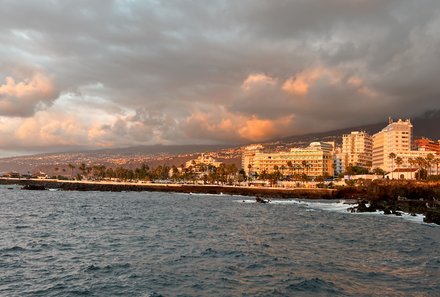 Teneriffa Familienurlaub - Teneriffa for family - Ausblick aufs Meer vom Aussichtspunkt bei Sonnenuntergang -  Puerto de la Cruz